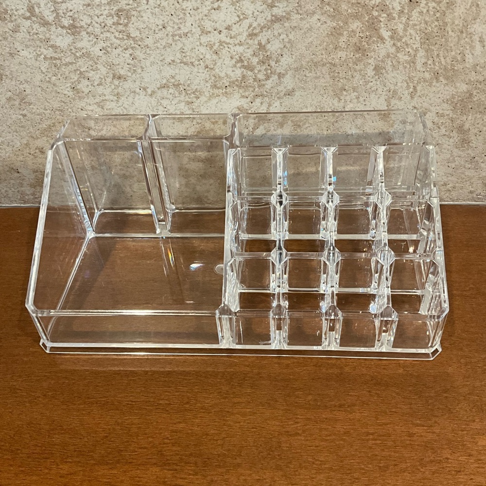 Small Makeup Organizer⭐️5/$25⭐️